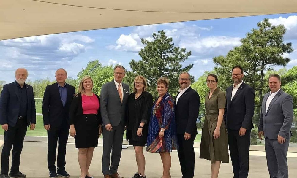 Les élu(e)s de la Rive-Sud et le président de l'UMQ lors du lancement de la tournée du Québec à Longueuil. Photo : Éloïse Robert