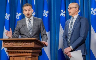 Paul St-Pierre Plamondon et Joël Arseneau militent pour plus de logements sociaux à travers le Québec. Photo : Courtoisie