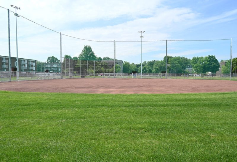 Le terrain de baseball du Parc Lecavalier.

Source : longueuil.quebec
