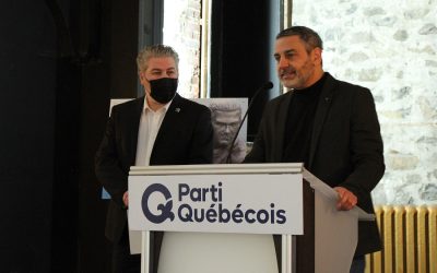 Pierre Nantel, accompagné du député de Matane-Matapédia, Pascal Bérubé, lors d’un point de presse au Foyer St-Antoine à Longueuil. Photo: Félix Poncelet-Marsan