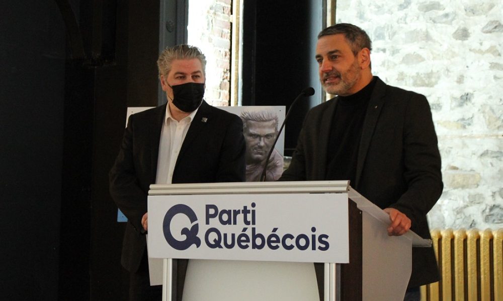 Pierre Nantel, accompagné du député de Matane-Matapédia, Pascal Bérubé, lors d’un point de presse au Foyer St-Antoine à Longueuil. Photo: Félix Poncelet-Marsan