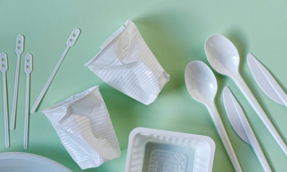 Le projet + vert, un geste à la fois vise notamment à diminuer la consommation de plastiques à usage unique. Photo: Archives