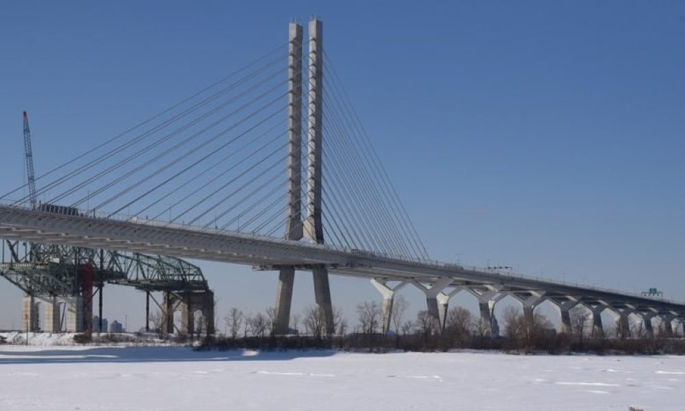 Des mineurs en Cour pour avoir grimpé sur le pont Champlain