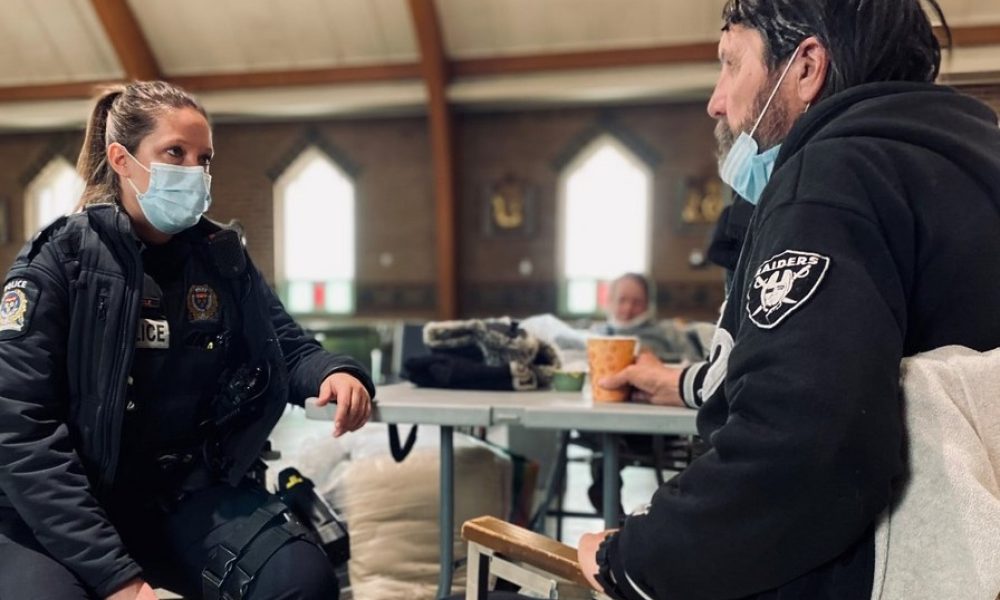 Les policiers RÉSO veulent aider sans déranger la population