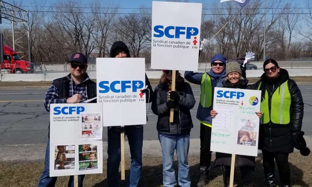 Le personnel de bureau du RTL lors de la grève en avril dernier. Photo : Archives