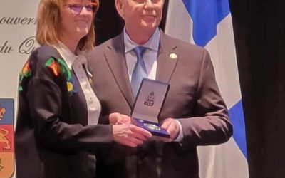 Un montarvillois reçoit un prix par la lieutenante-gouvernante du Québec