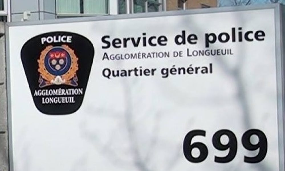 La police analyse des preuves sur l'accident de la nuit dernière