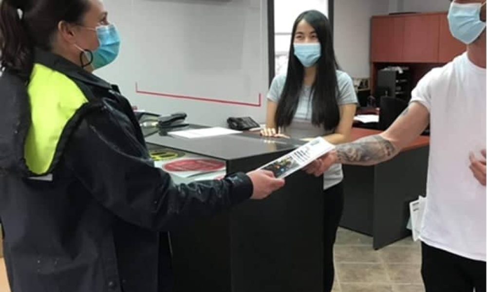 Les policiers de Longueuil rencontrent des citoyens de Lemoyne.