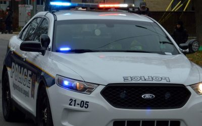 Les enquêteurs du Service de police de l'agglomération de Longueuil tentent de déterminer les circonstances du meurtre d'un homme de 25 ans, samedi soir.