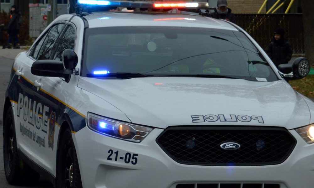 Les enquêteurs du Service de police de l'agglomération de Longueuil tentent de déterminer les circonstances du meurtre d'un homme de 25 ans, samedi soir.