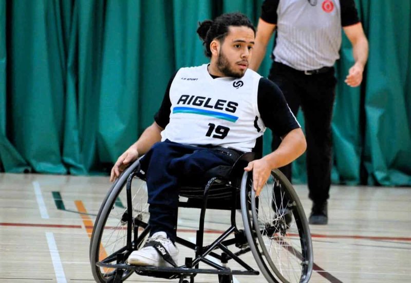 Un athlète de basket en fauteuil roulant représente la région au Défi Sportif