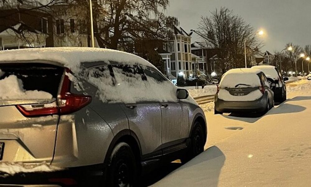 Une contravention pour un stationnement interdit peut atteindre 150$ à Longueuil. Photo: Henri-Paul Raymond