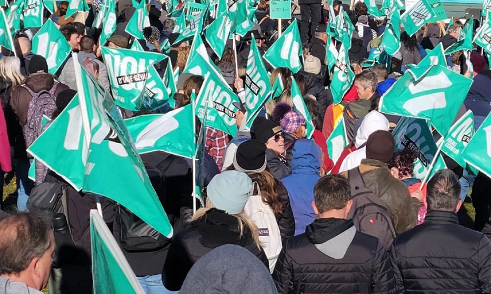 Des membres du SPPCEM manifestaient à Québec vendredi, au moment du dépôt de demandes. Photo: Facebook du SPPCEM