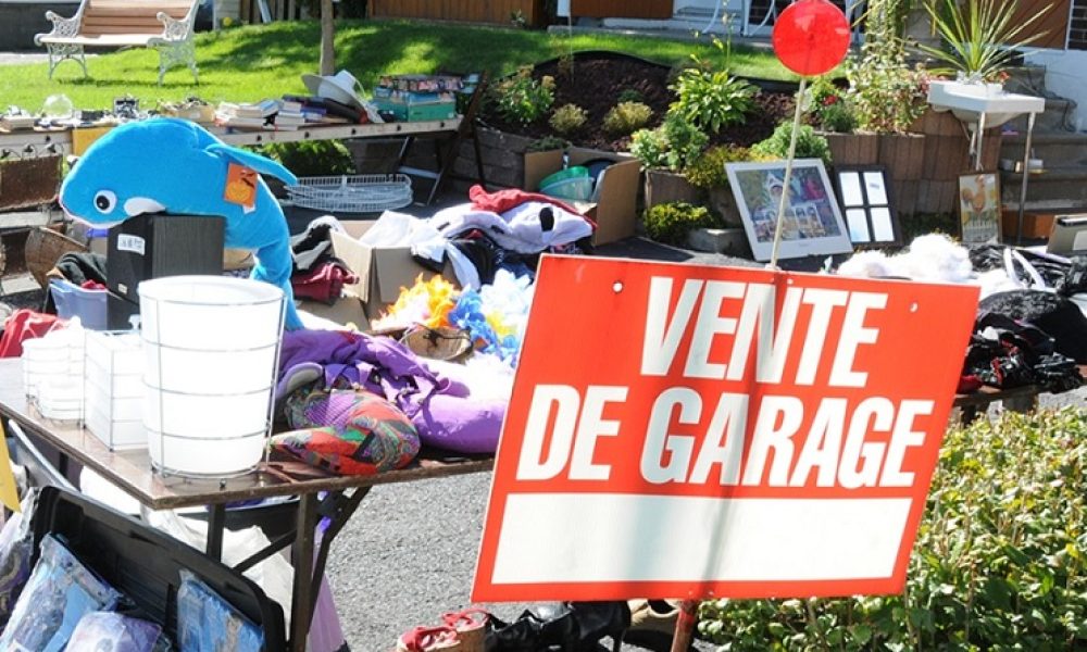 Les ventes-débarras se déroulent jusqu’en octobre à Boucherville. Photo : Facebook