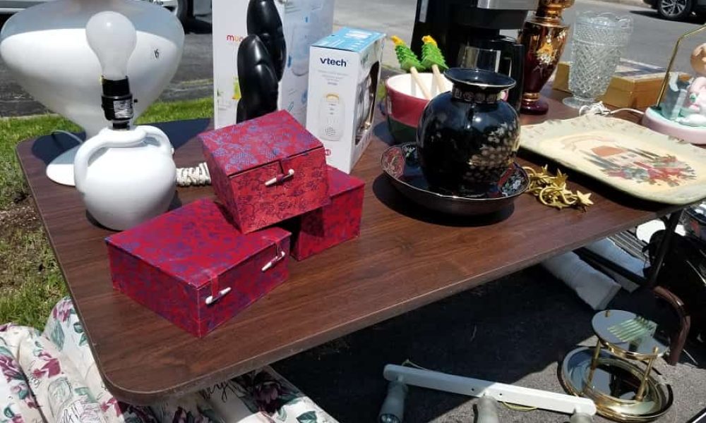 Objets à vendre sur table