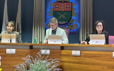 fm1033,projet,Poirier,La Prairie,cnostruction,réalisation,affaires,promoteur,partenaires,habitation,unités,types,développement,eaux,fleuve,logements,budgets,maire,moratoire,chantier,taxe,municipalité