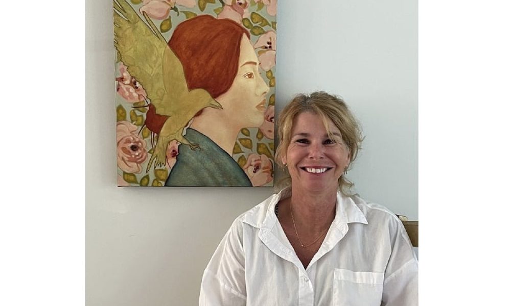 Isabelle Grondin et une de ses oeuvres. Photo: Courtoisie