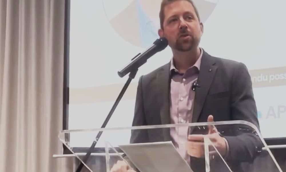 Xavier Barsalou-Duval résisgte au tsunami libéral