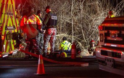 Intervention en soirée des secours lors d'un accident de la route à Brossard
