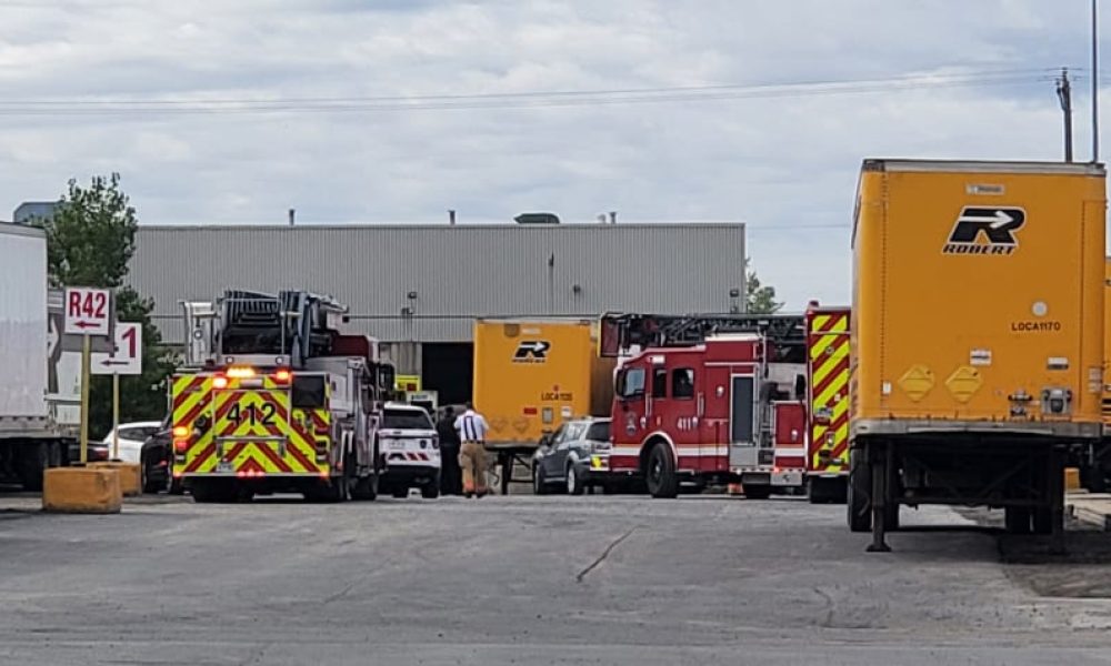 Un homme coincé entre deux remorques à Boucherville