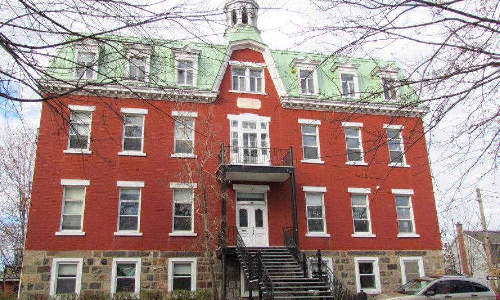 L'ancien couvent. Photo: Claude Bergeron