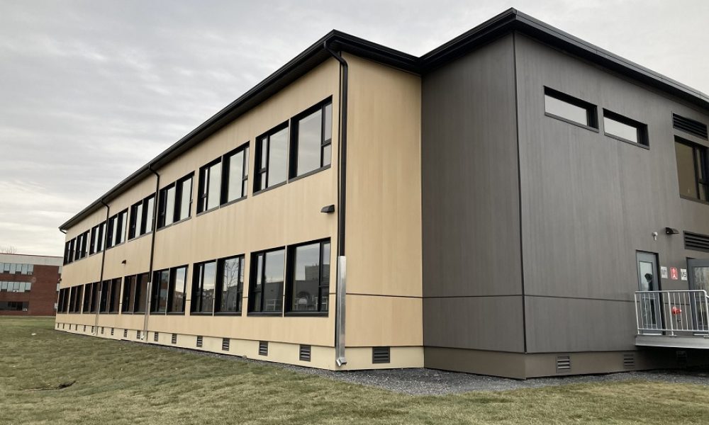 Les classes modulaires permettent aux écoles d’accueillir un plus grand nombre d’élèves. Photo : Capture d’écran CSS Des Patriotes