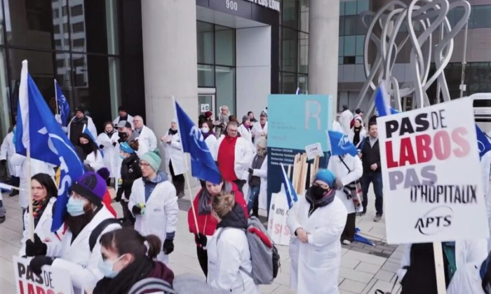 Les techniciens en laboratoire contre le projet OPTILAB à Saint-Bruno