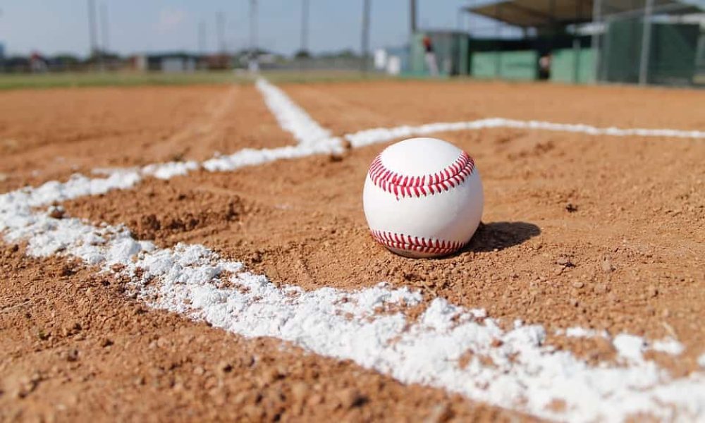 Longueuil sert une leçon de baseball à Coaticook