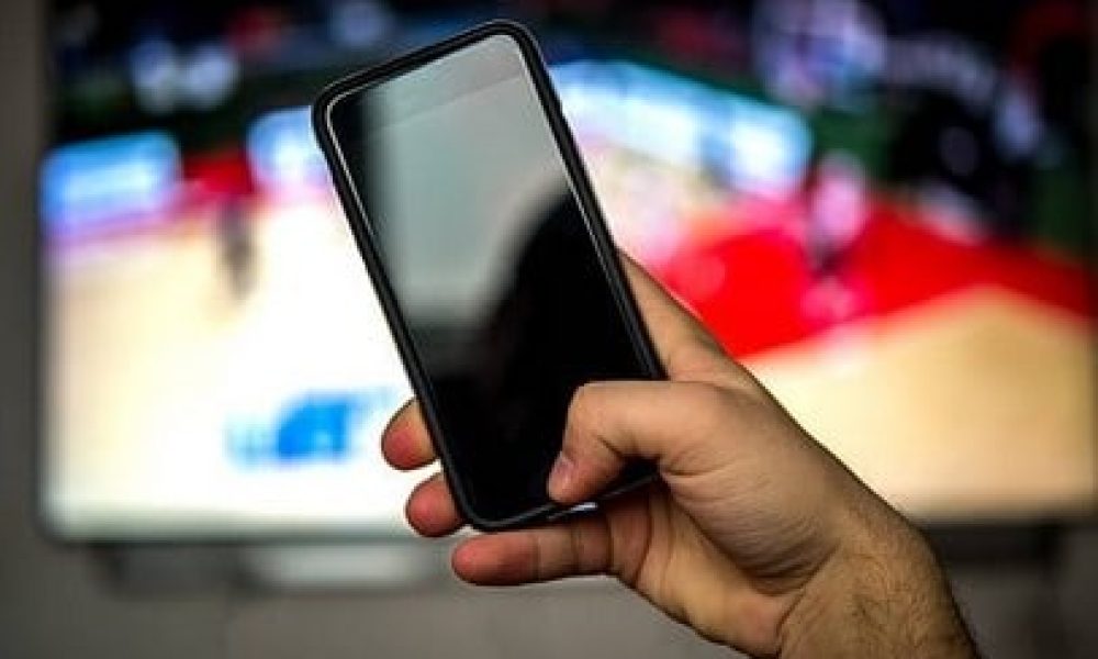 Le téléphone cellulaire bientôt interdit en classe