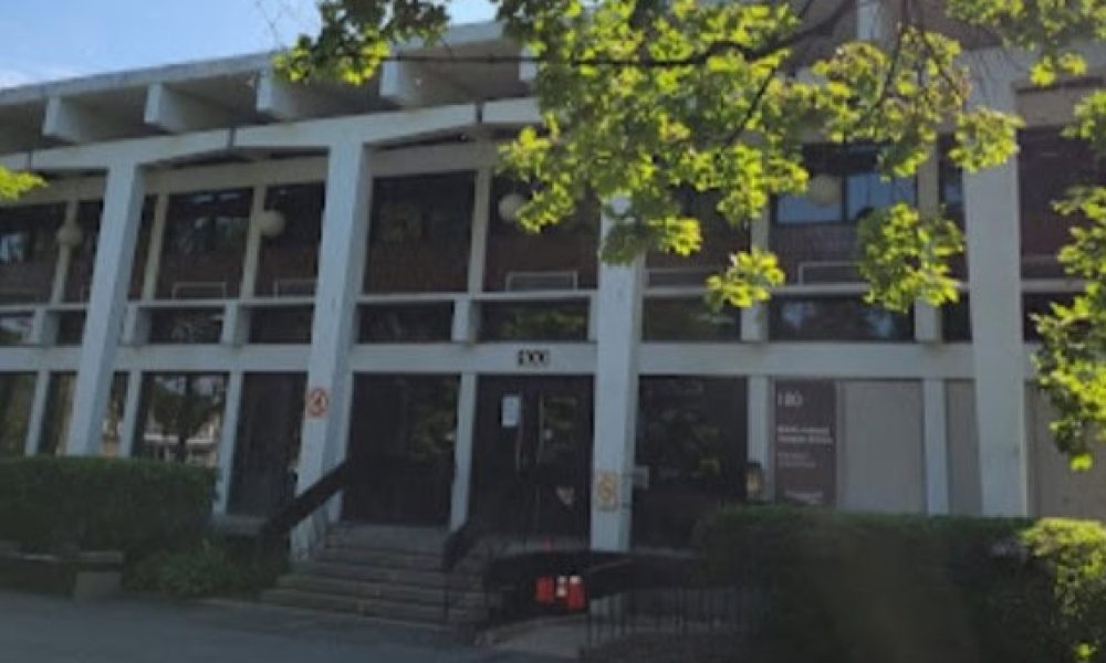 L'accessibilité universelle du Centre Jacques-Ferron pointée du doigt