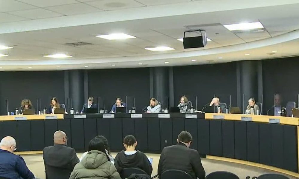 Des citoyens outrés à Brossard de l’achat de terrains au prix gonflé