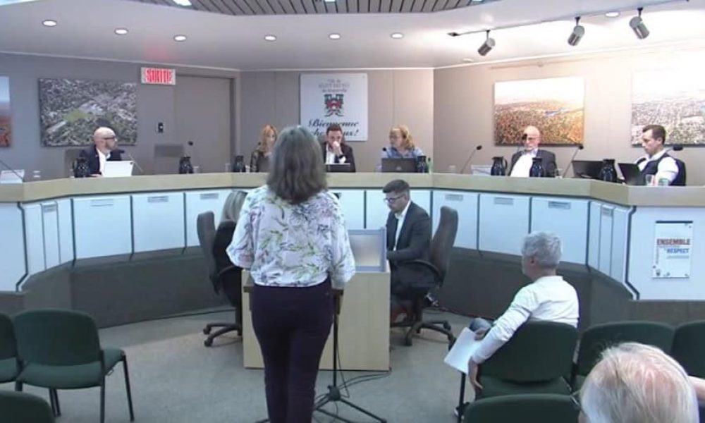 Prise de bec entre deux opposants politiques à Saint-Bruno