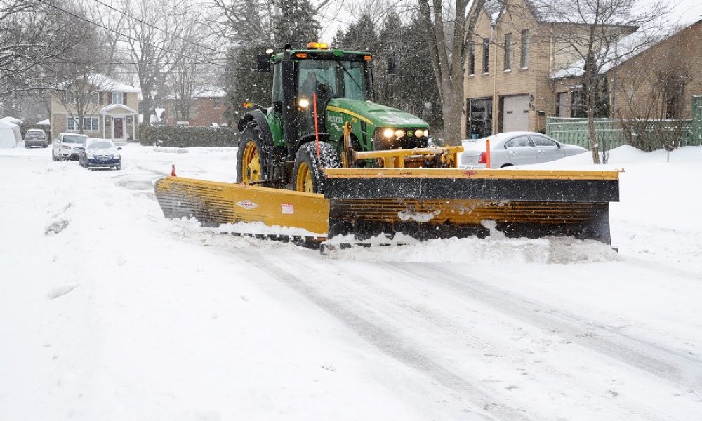 Dès cette année, il sera interdit de se stationner dans les rues de la ville lors d’opérations de déneigement, du 1er novembre au 15 avril. Photo: Ville de Longueuil