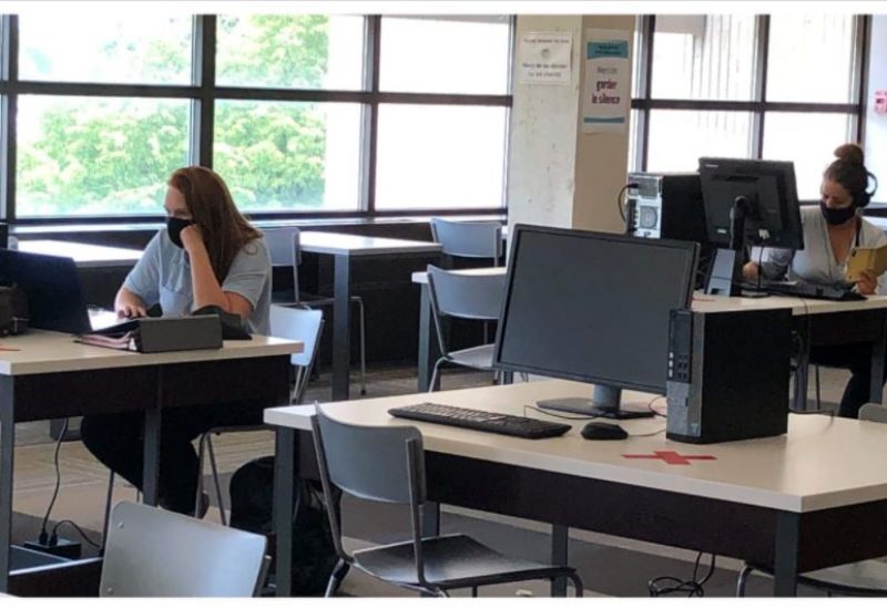 Les Etudiants Desireux De Poursuivre Leurs Etudes Malgre Le Contexte De Pandemie Fm 103 3