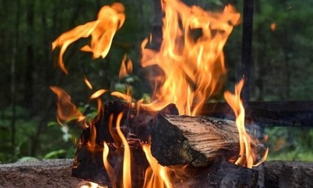 Feux de bois extérieurs: des Hubertins injonction des élus