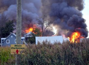 Intervention pour sauver une ferme des flammes à Longueuil