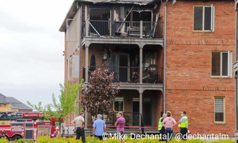 Un incendie a touché un complexe de condo de la rue De Lusa à Brossard. (Source: Mike Dechantal)
