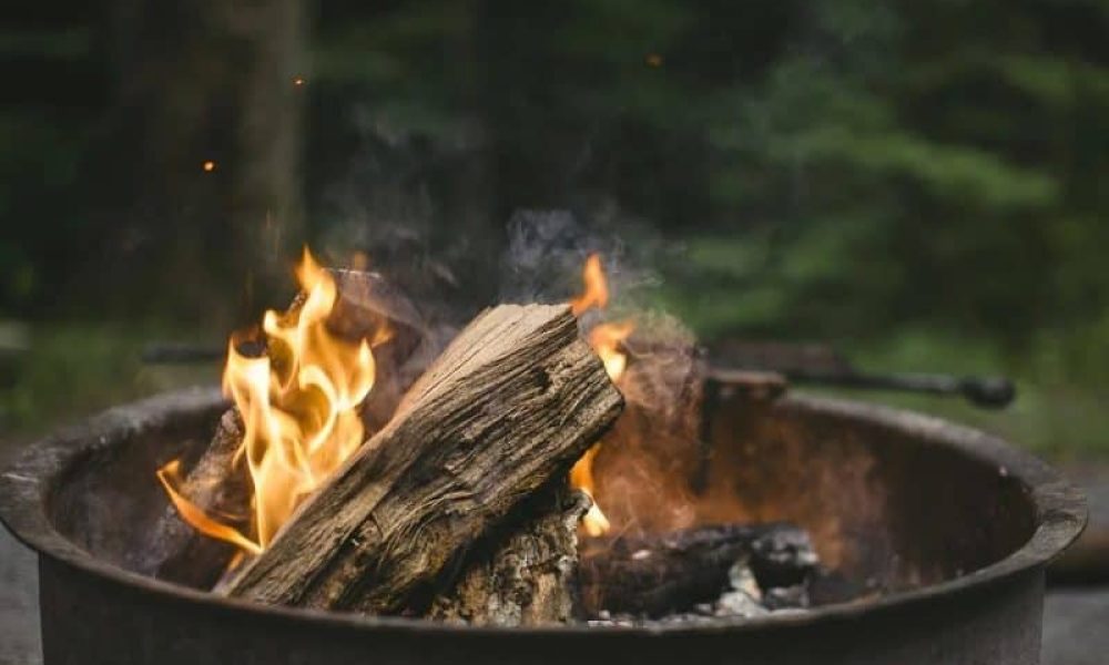 Les audiences publiques sur les feux au bois ont eu lieu dans les trois arrondissements à Longueuil. Photo : Pixabay