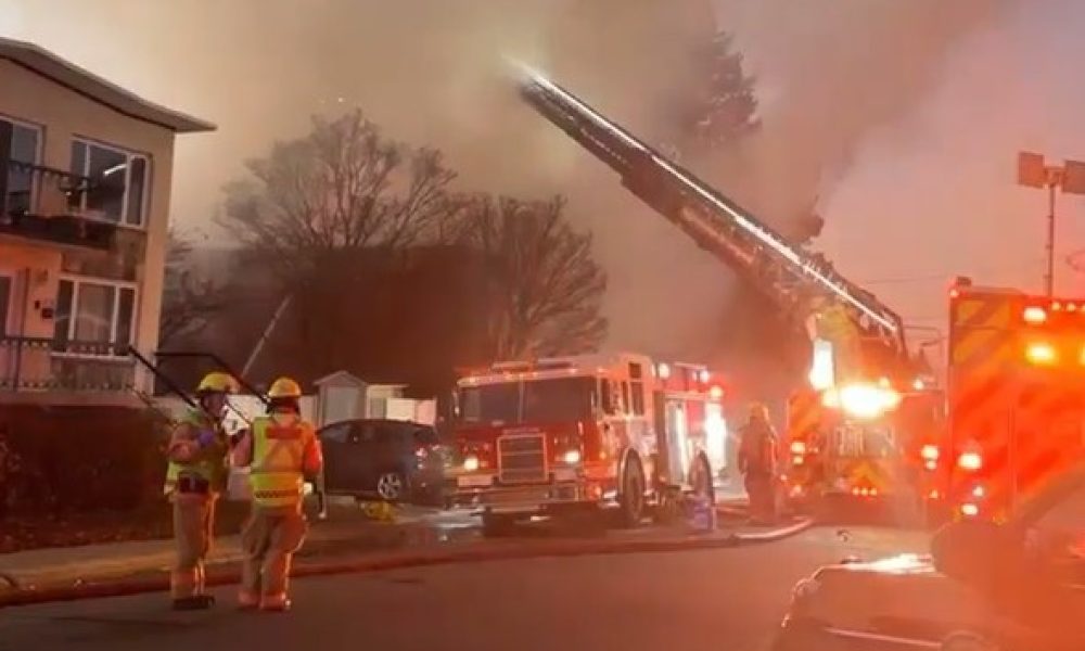 Un incendie détruit un immeuble locatif à Longueuil