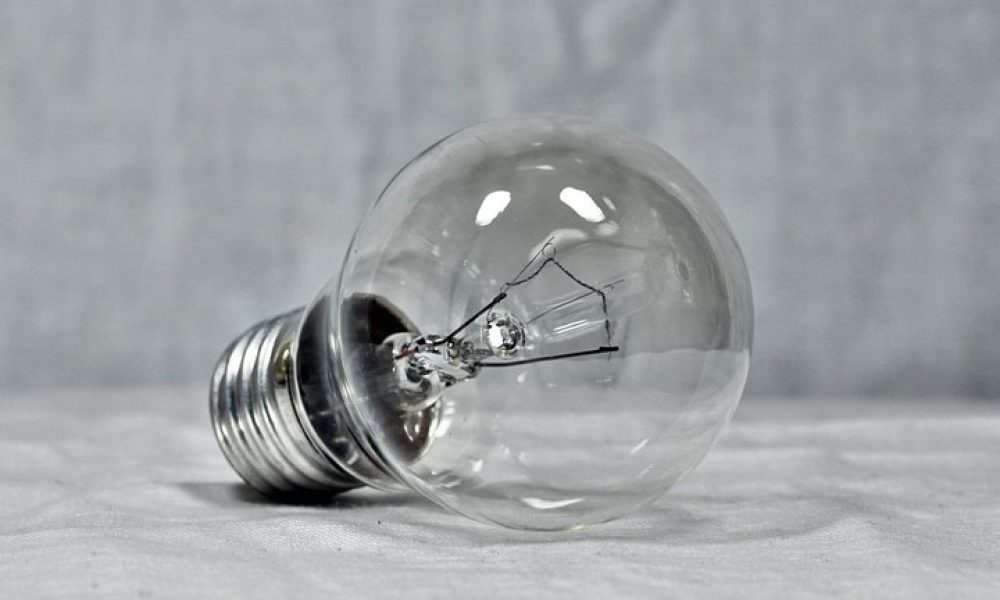 La neige cause des pannes de courant par milliers