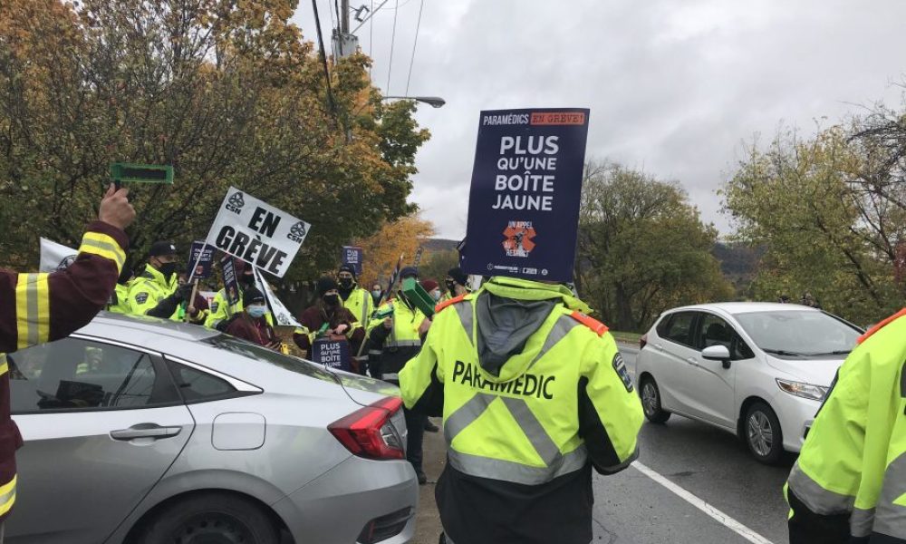 Paramédics : Tracts et pancartes pour Christian Dubé à Beloeil