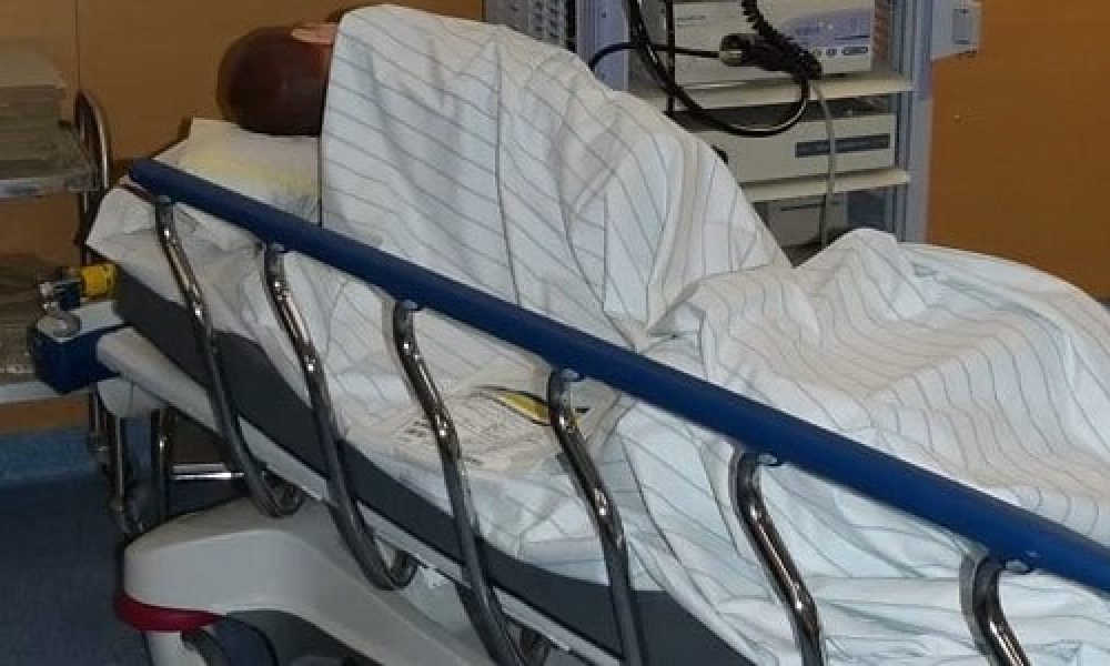 Les patients hospitalisés pour combattre la COVID ont moins de 50 ans