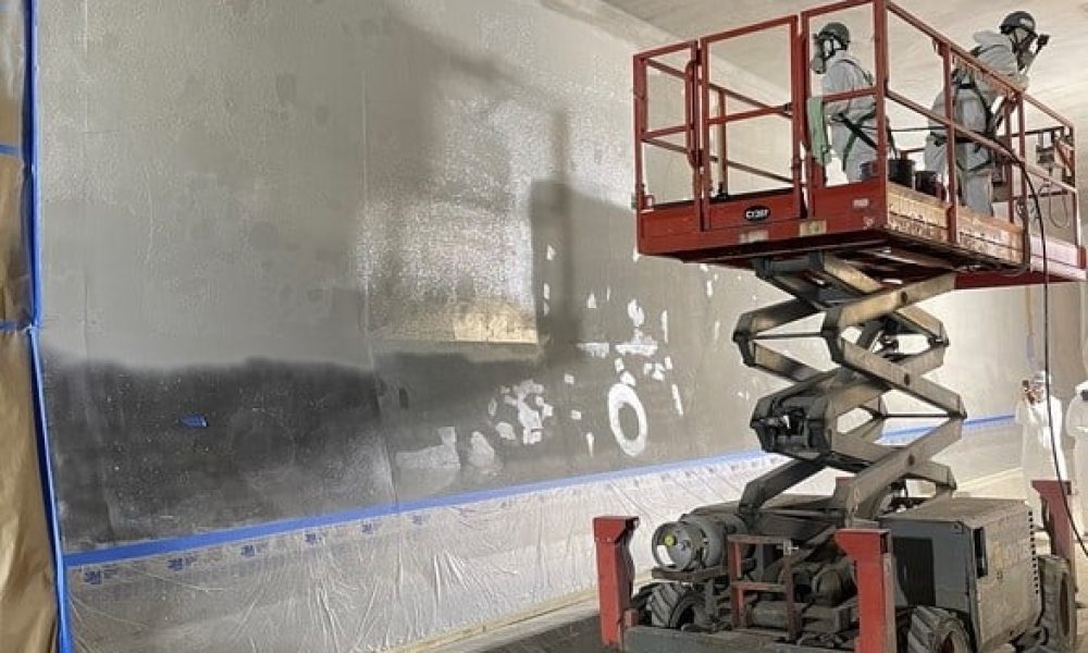 De la peinture fraîche dans le tunnel Louis-H.-La Fontaine