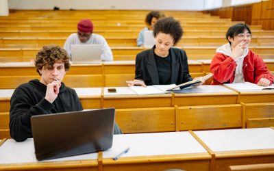 Article: Le coût de la vie pousse des étudiants vers la précarité 