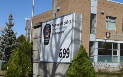 fm1033,autobus,scolalire,véhicules,chauffeur,collision,service,police,centre,soins,conducteur,enfants,rues,incident