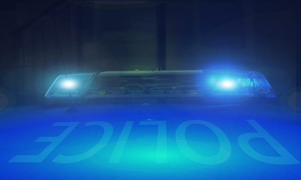 Lumières d'une voiture police le soir