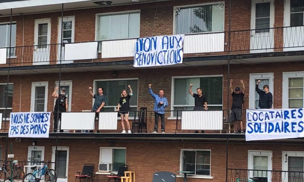 Les habitants des immeubles sur la rue Charron manifestaient contre l'avis de travaux émis par les propriétaires en août.