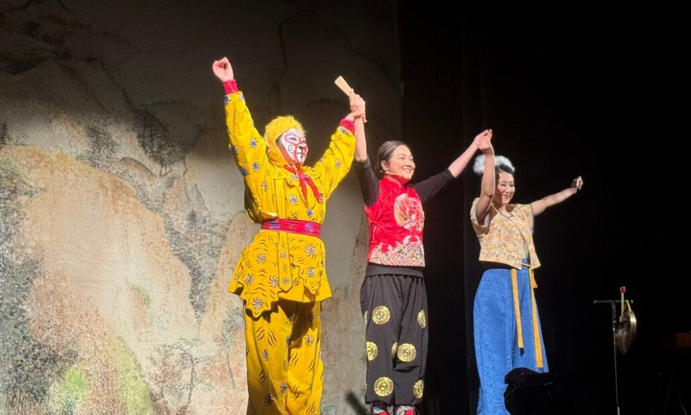 spéciale,Brossard,école,chinoise,anniversaire,population,classique,roi,artiste,munique,traditionnelle,théâtre,narration,bureaux,portes,ouvertes,message,part,députée