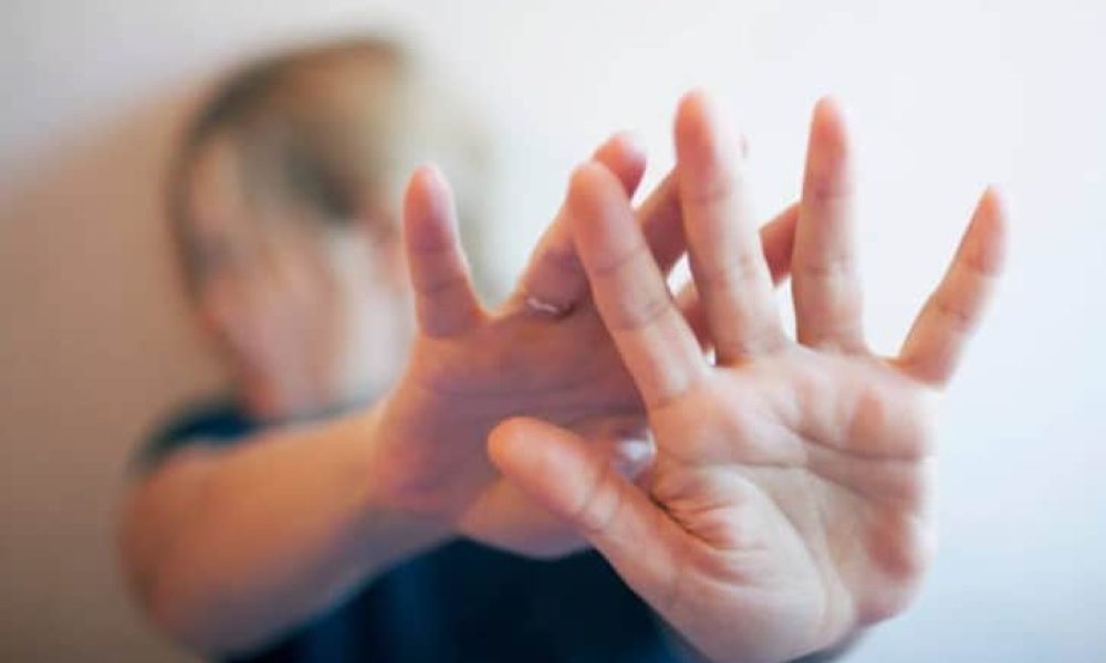 L’isolement de la violence : une pandémie de dénonciations